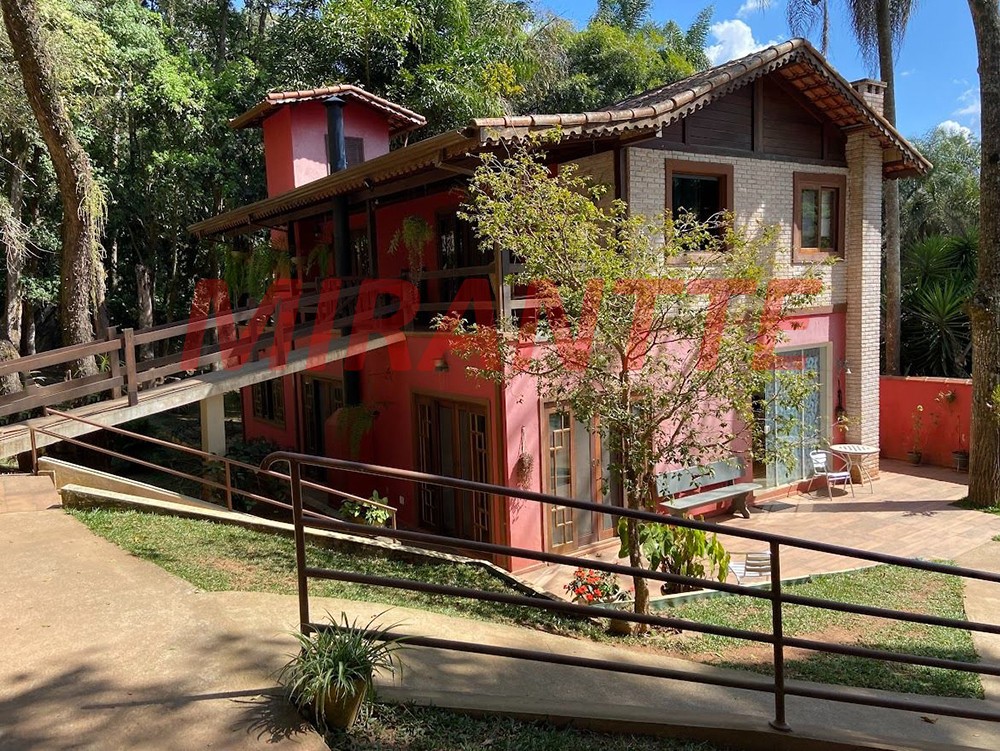 Sobrado de 500m² com 5 quartos em Serra da Cantareira