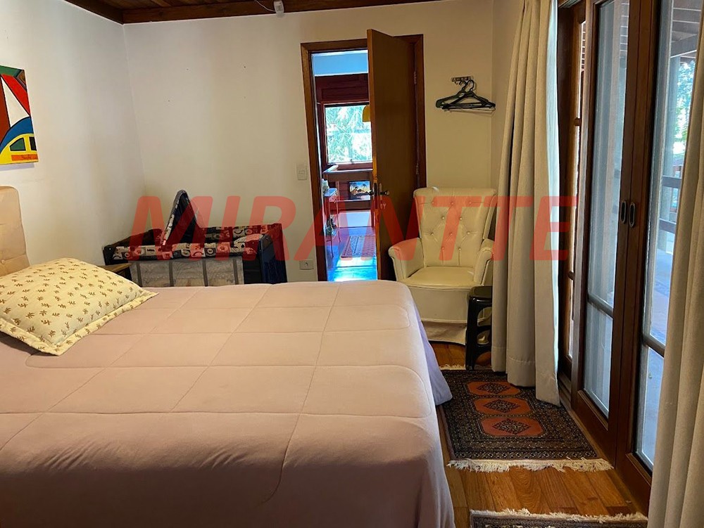 Sobrado de 500m² com 5 quartos em Serra da Cantareira