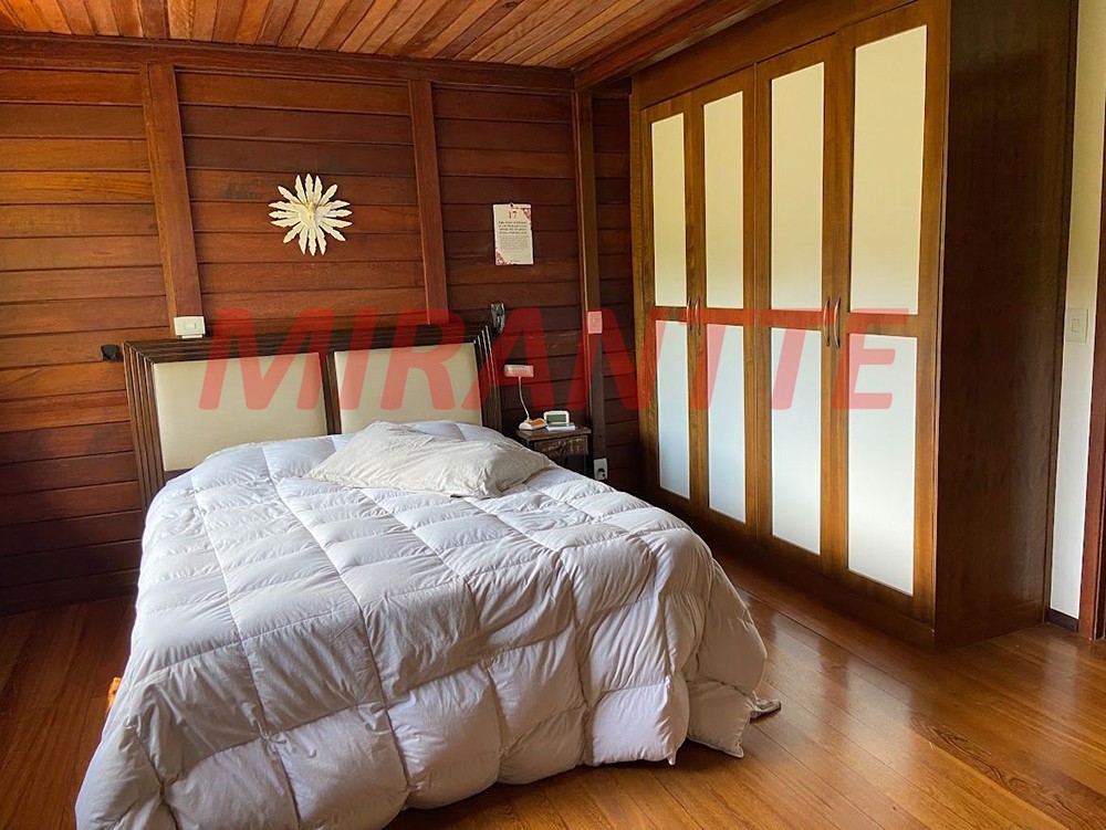 Sobrado de 500m² com 5 quartos em Serra da Cantareira