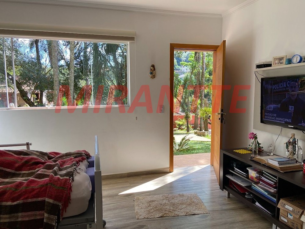 Sobrado de 500m² com 5 quartos em Serra da Cantareira