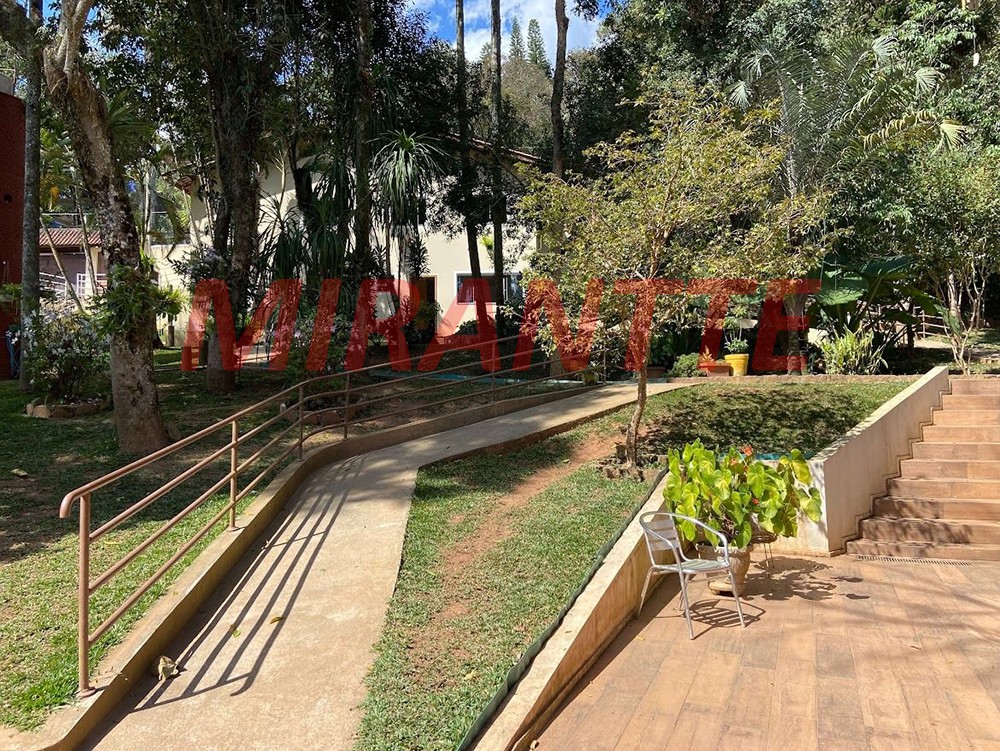 Sobrado de 500m² com 5 quartos em Serra da Cantareira