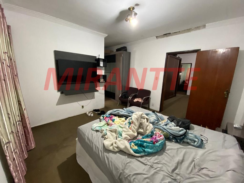 Sobrado de 68m² com 4 quartos em Vila Nova Galvão