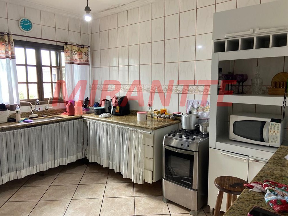 Sobrado de 68m² com 4 quartos em Vila Nova Galvão