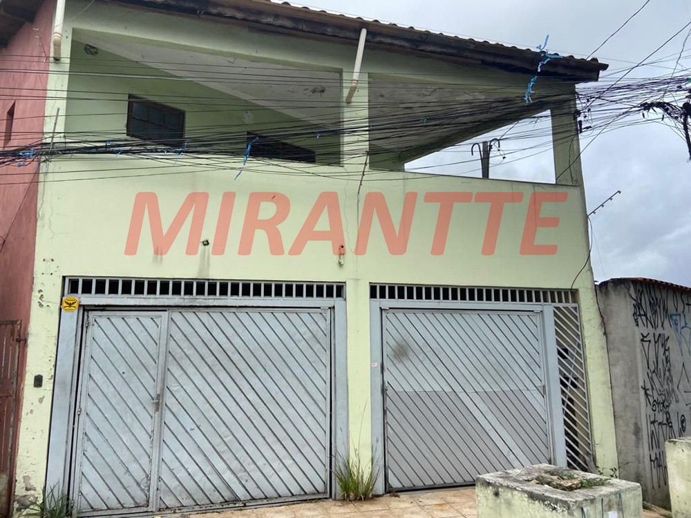 Sobrado de 68m² com 4 quartos em Vila Nova Galvão