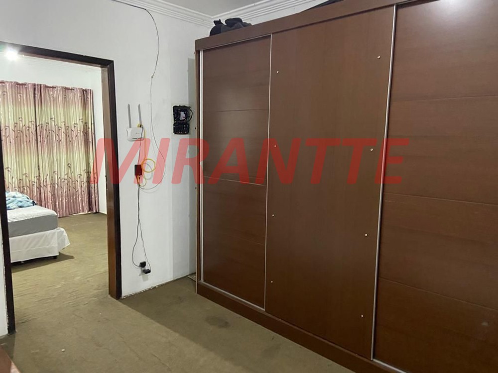 Sobrado de 68m² com 4 quartos em Vila Nova Galvão