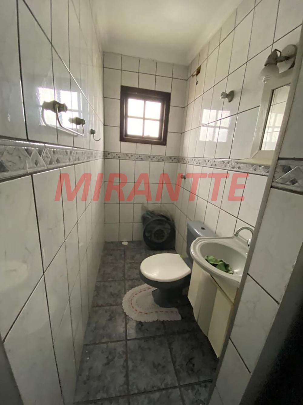 Sobrado de 68m² com 4 quartos em Vila Nova Galvão