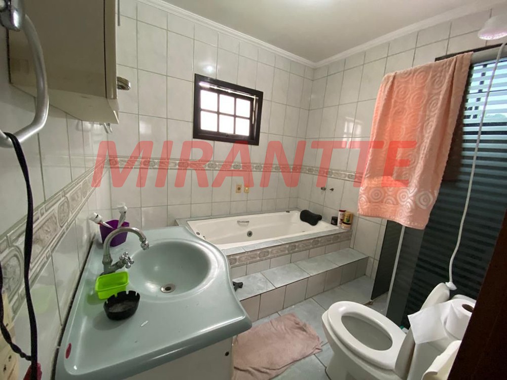 Sobrado de 68m² com 4 quartos em Vila Nova Galvão