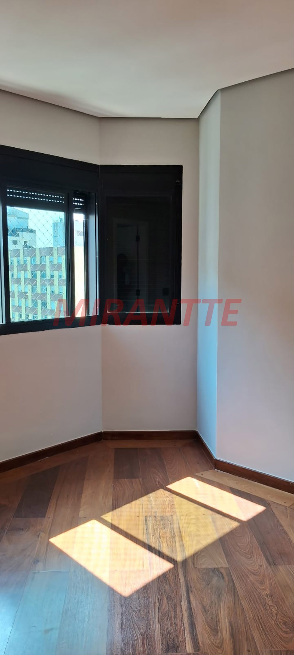 Apartamento de 210m² com 4 quartos em Santana