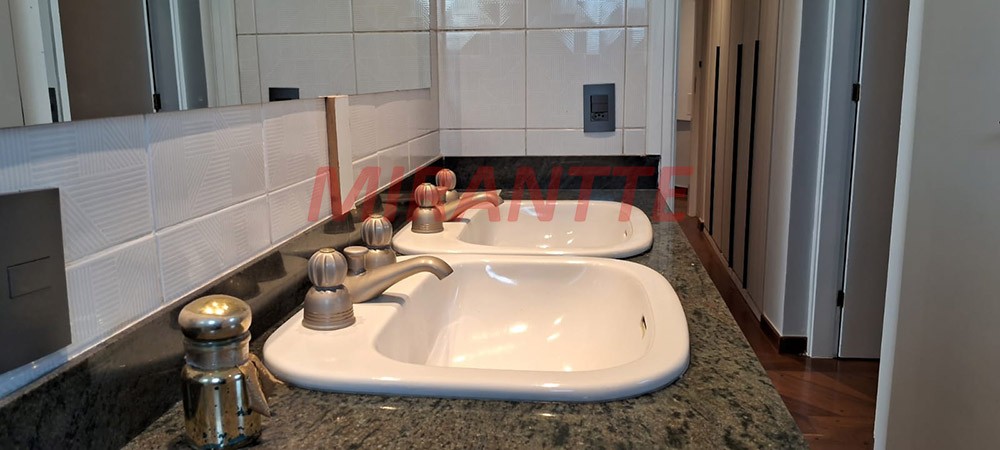 Apartamento de 210m² com 4 quartos em Santana