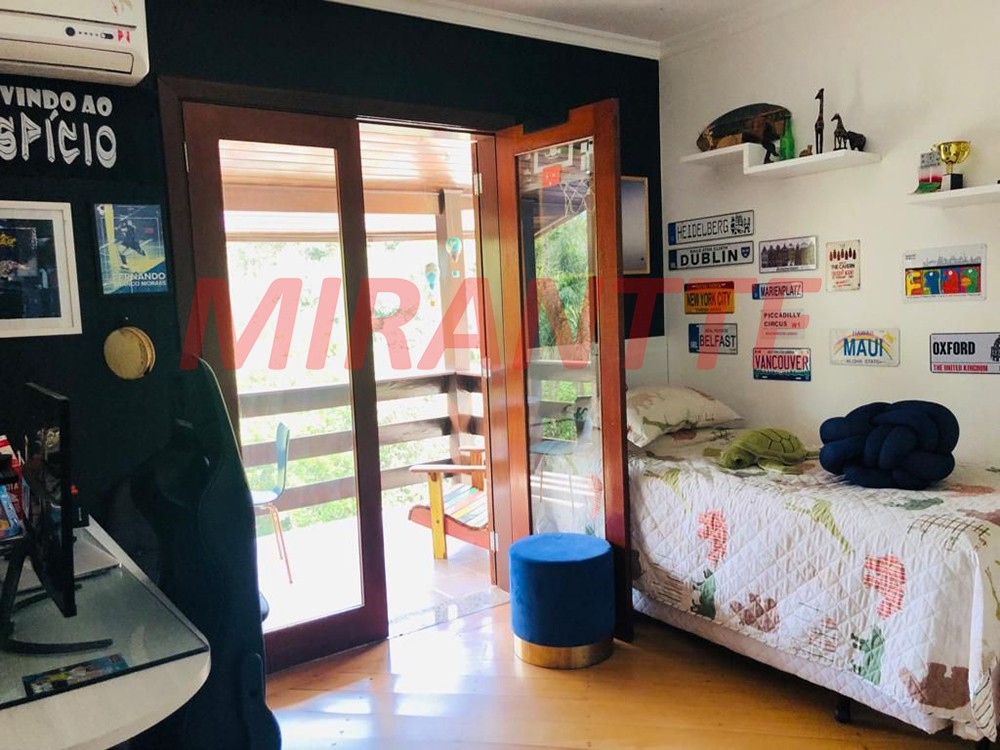 Sobrado de 355m² com 4 quartos em Serra Da Cantareira