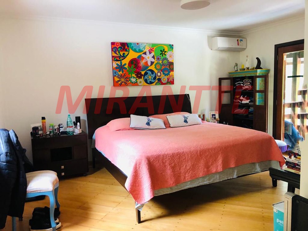 Sobrado de 355m² com 4 quartos em Serra Da Cantareira