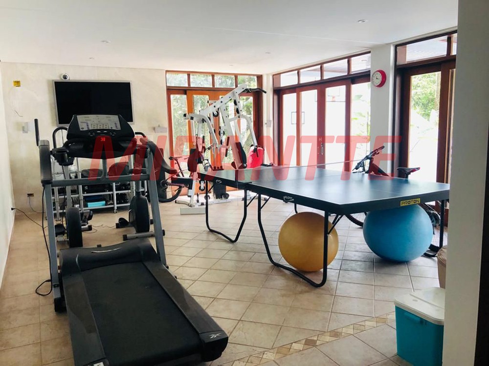 Sobrado de 355m² com 4 quartos em Serra Da Cantareira