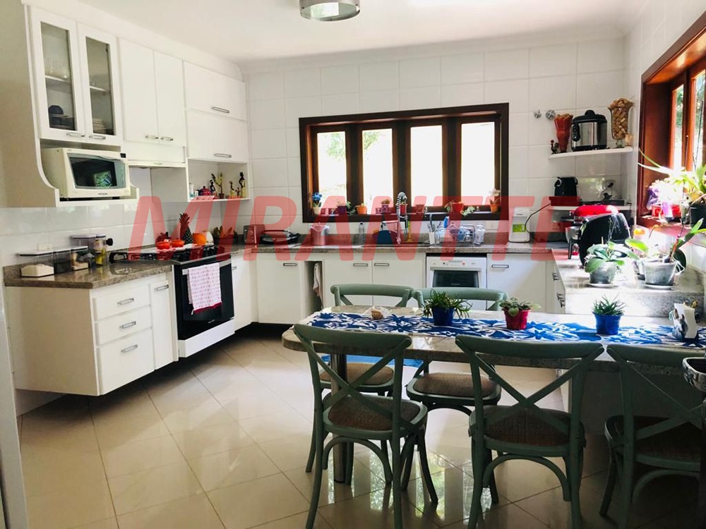 Sobrado de 355m² com 4 quartos em Serra Da Cantareira