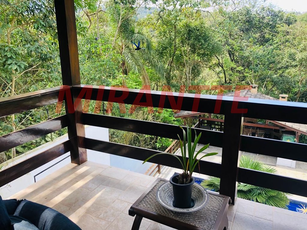 Sobrado de 355m² com 4 quartos em Serra Da Cantareira