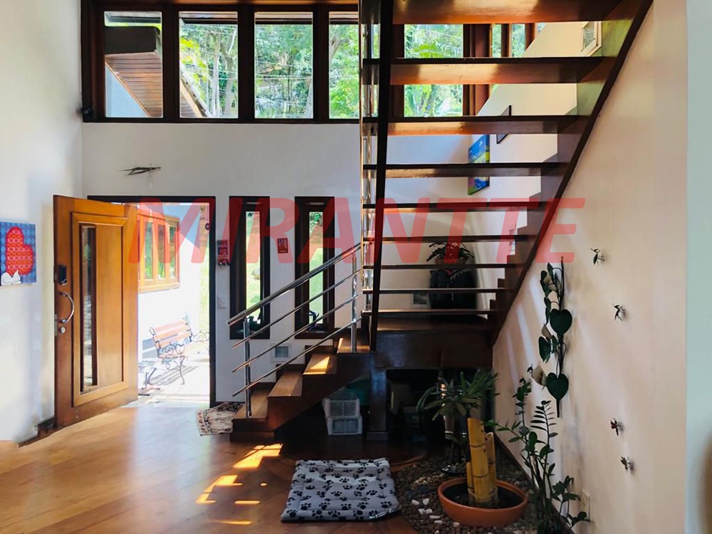 Sobrado de 355m² com 4 quartos em Serra Da Cantareira