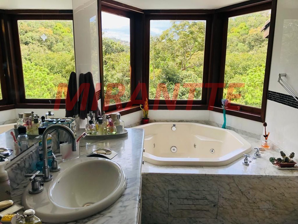 Sobrado de 355m² com 4 quartos em Serra Da Cantareira