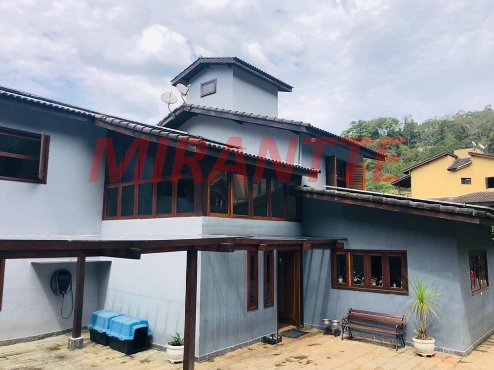 Sobrado de 355m² com 4 quartos em Serra Da Cantareira