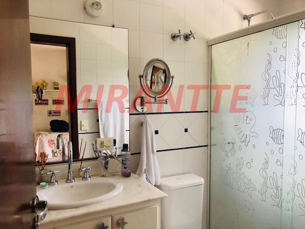 Sobrado de 355m² com 4 quartos em Serra Da Cantareira