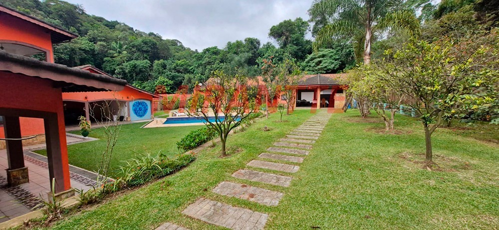 Cond. fechado de 800m² com 4 quartos em Serra Da Cantareira