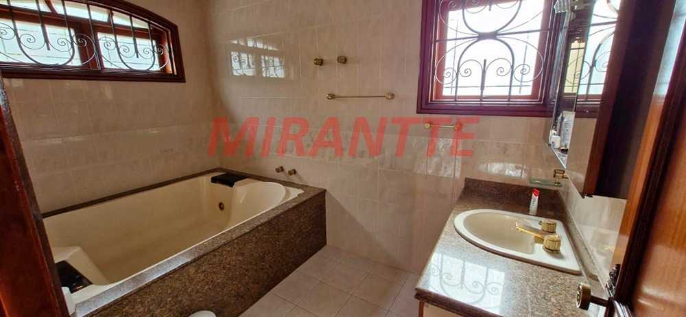 Cond. fechado de 800m² com 4 quartos em Serra Da Cantareira