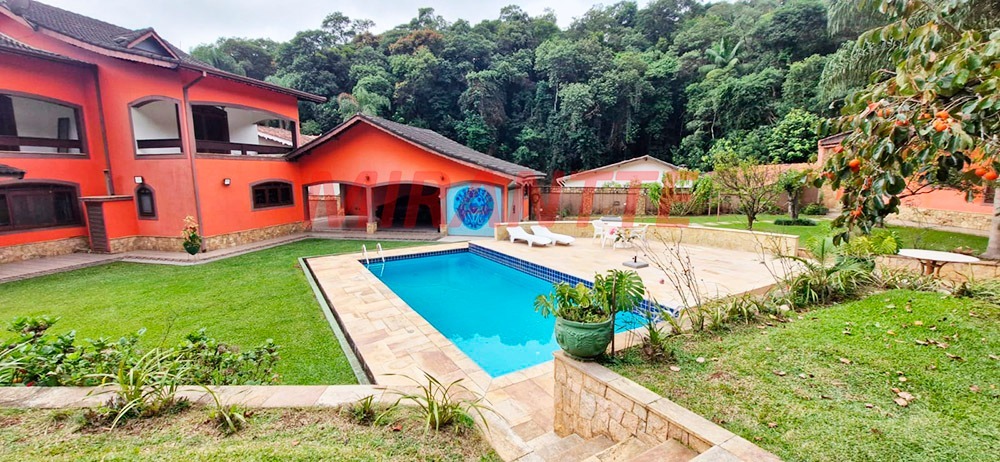 Cond. fechado de 800m² com 4 quartos em Serra Da Cantareira