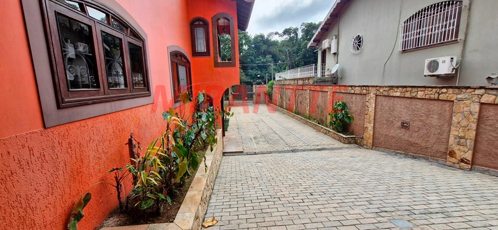 Cond. fechado de 800m² com 4 quartos em Serra Da Cantareira