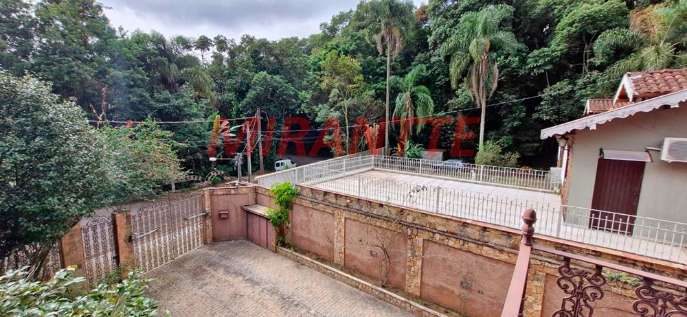 Cond. fechado de 800m² com 4 quartos em Serra Da Cantareira