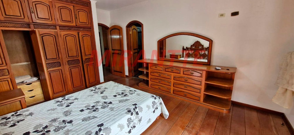 Cond. fechado de 800m² com 4 quartos em Serra Da Cantareira