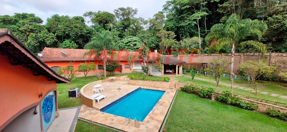 Cond. fechado de 800m² com 4 quartos em Serra Da Cantareira