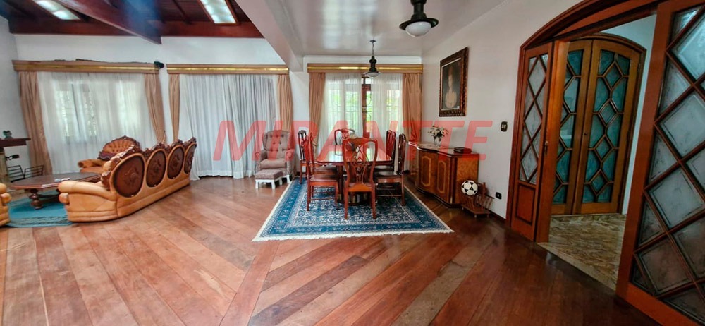 Cond. fechado de 800m² com 4 quartos em Serra Da Cantareira