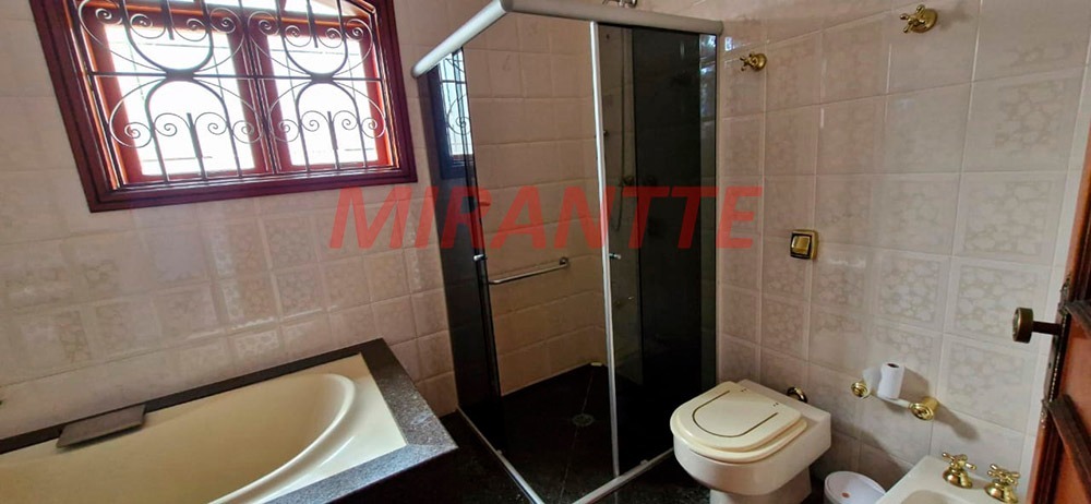 Cond. fechado de 800m² com 4 quartos em Serra Da Cantareira