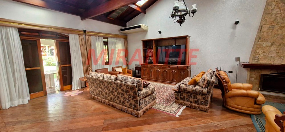 Cond. fechado de 800m² com 4 quartos em Serra Da Cantareira