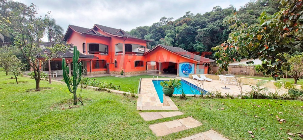 Cond. fechado de 800m² com 4 quartos em Serra Da Cantareira