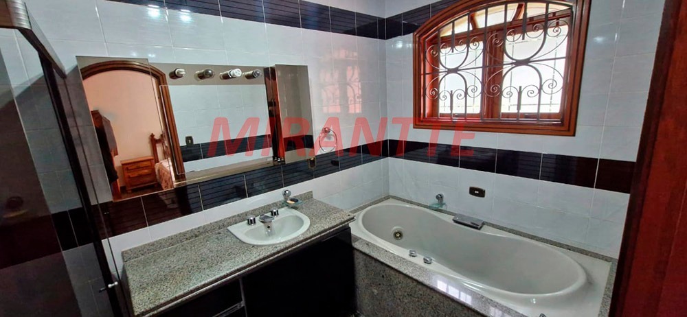 Cond. fechado de 800m² com 4 quartos em Serra Da Cantareira