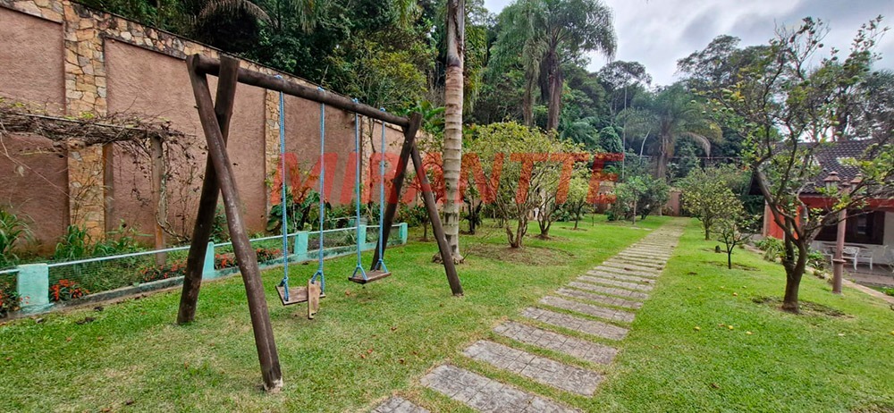 Cond. fechado de 800m² com 4 quartos em Serra Da Cantareira