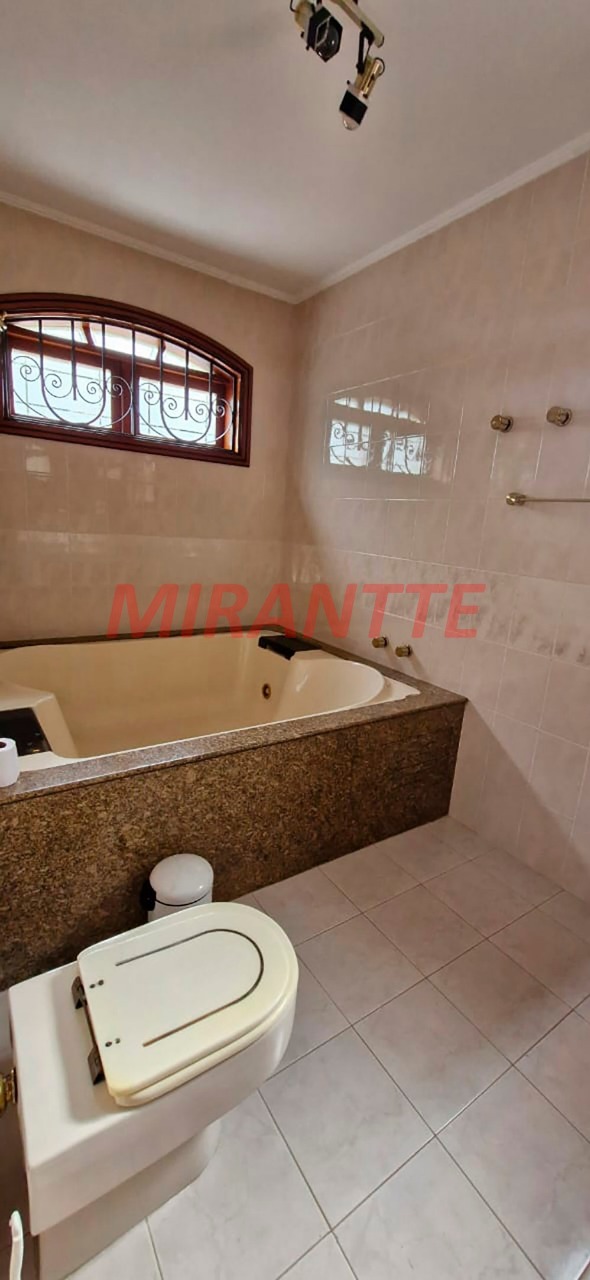 Cond. fechado de 800m² com 4 quartos em Serra Da Cantareira