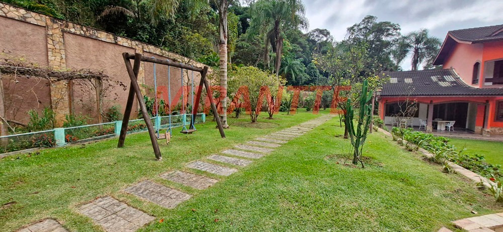 Cond. fechado de 800m² com 4 quartos em Serra Da Cantareira