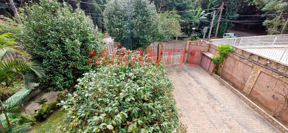 Cond. fechado de 800m² com 4 quartos em Serra Da Cantareira