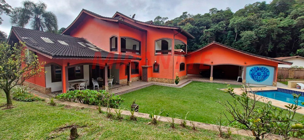 Cond. fechado de 800m² com 4 quartos em Serra Da Cantareira