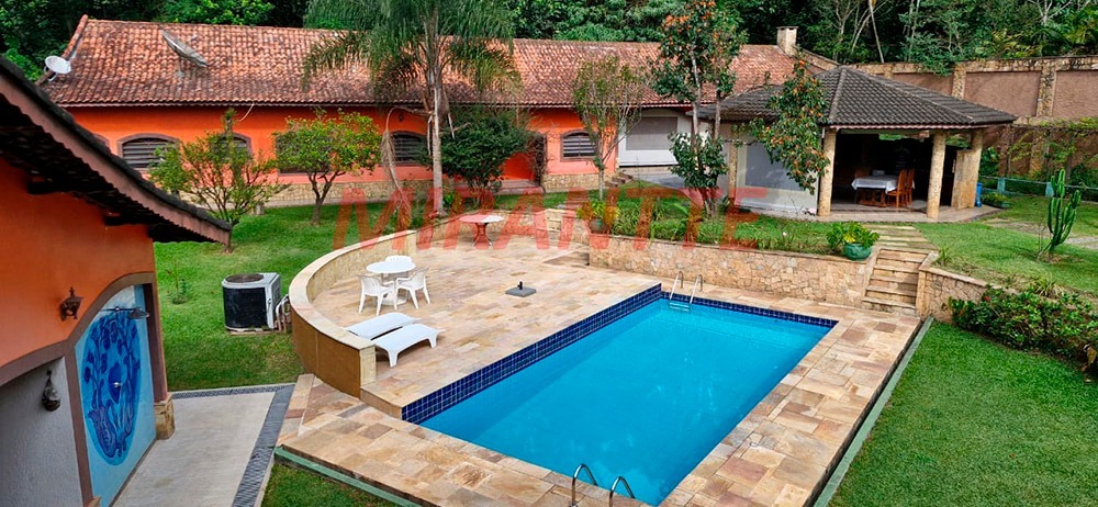 Cond. fechado de 800m² com 4 quartos em Serra Da Cantareira