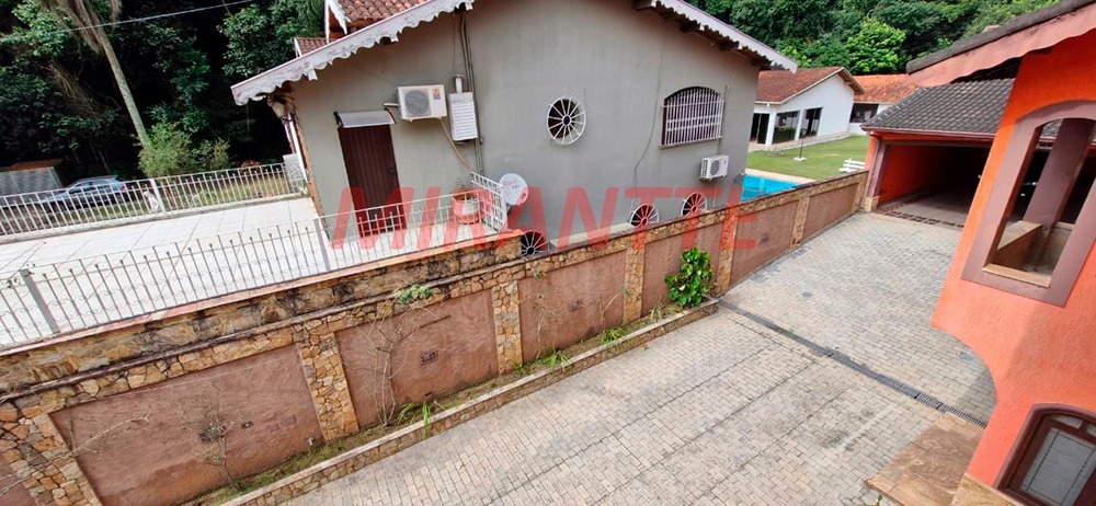Cond. fechado de 800m² com 4 quartos em Serra Da Cantareira