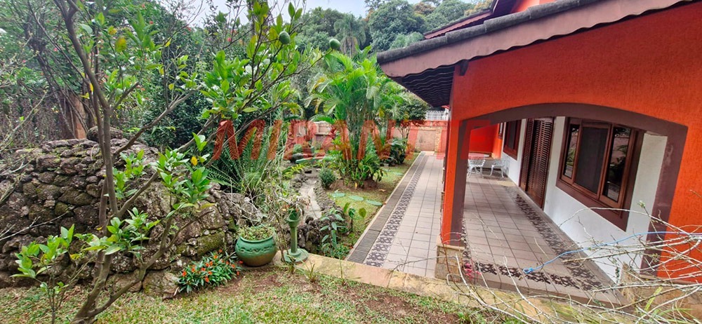 Cond. fechado de 800m² com 4 quartos em Serra Da Cantareira