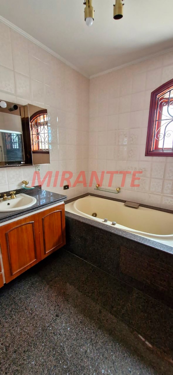 Cond. fechado de 800m² com 4 quartos em Serra Da Cantareira