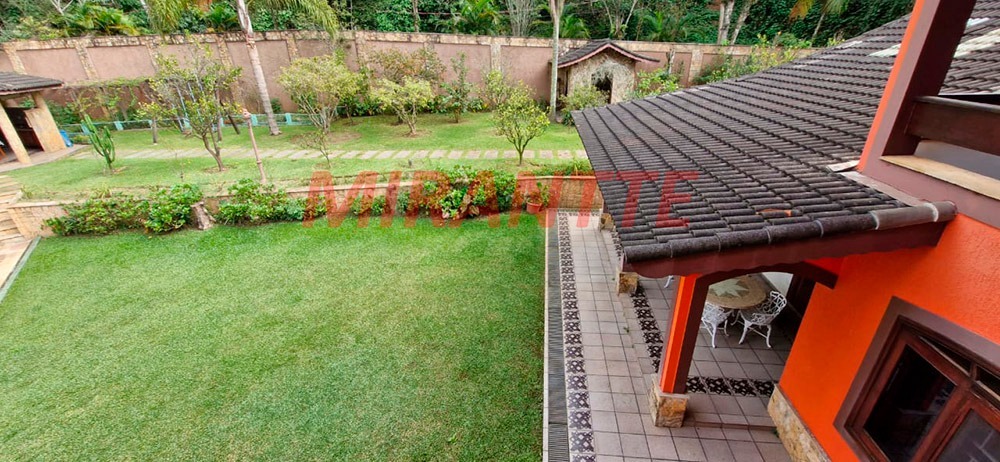 Cond. fechado de 800m² com 4 quartos em Serra Da Cantareira