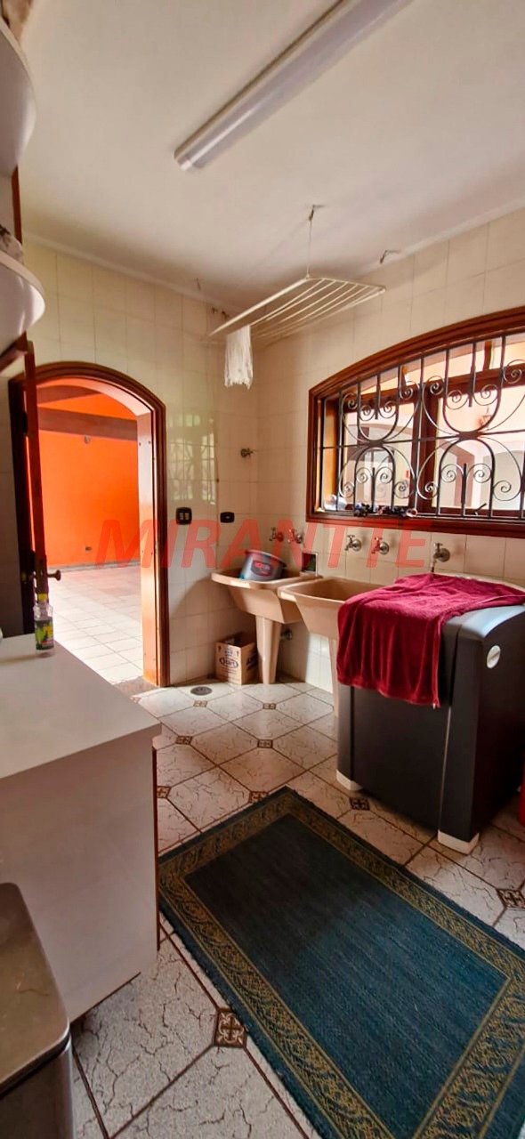 Cond. fechado de 800m² com 4 quartos em Serra Da Cantareira