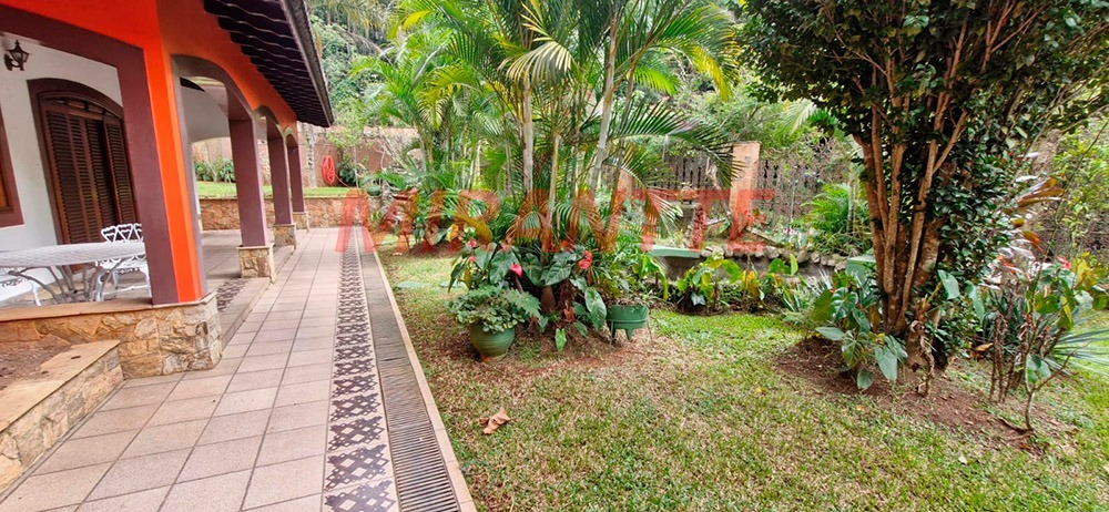 Cond. fechado de 800m² com 4 quartos em Serra Da Cantareira