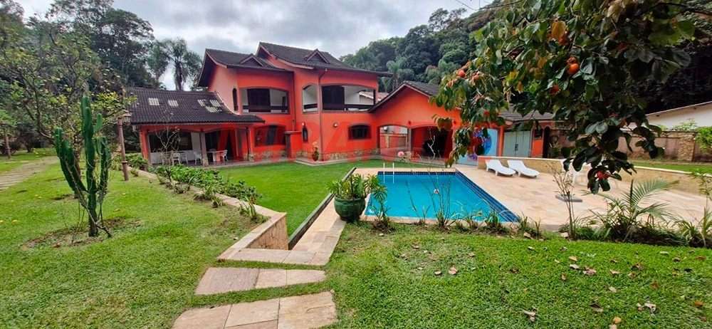 Cond. fechado de 800m² com 4 quartos em Serra Da Cantareira
