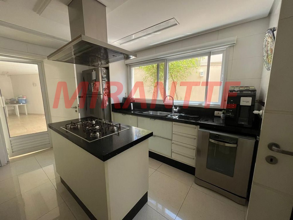 Cond. fechado de 200m² com 3 quartos em Ponte Grande