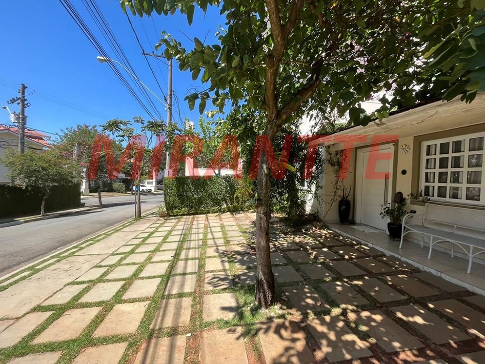 Cond. fechado de 200m² com 3 quartos em Ponte Grande