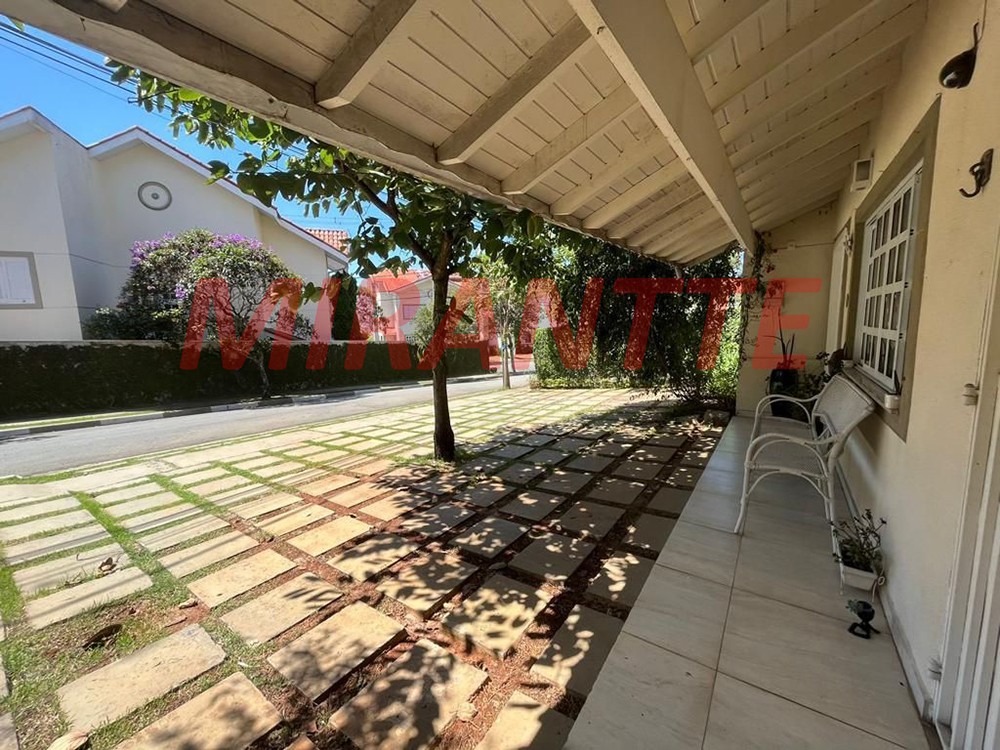 Cond. fechado de 200m² com 3 quartos em Ponte Grande